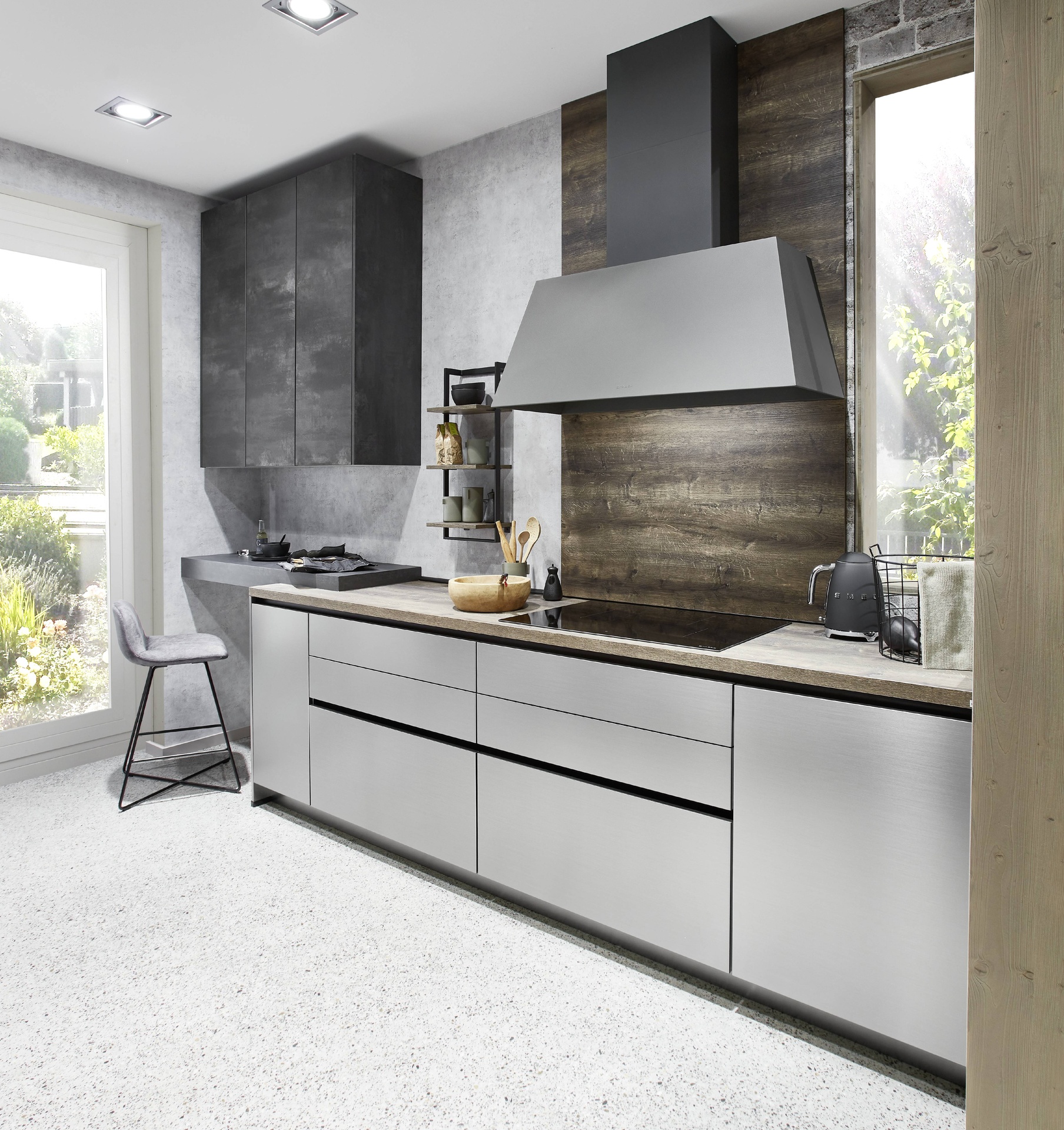 Inox és beton hatású konyha